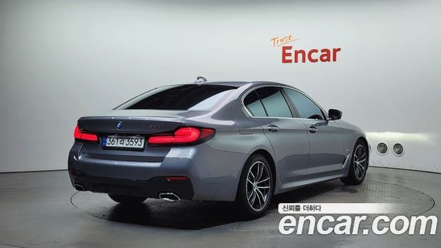 BMW 5 Series — фото 1