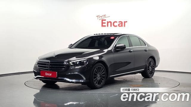 Mercedes-Benz E-Class — фото 1