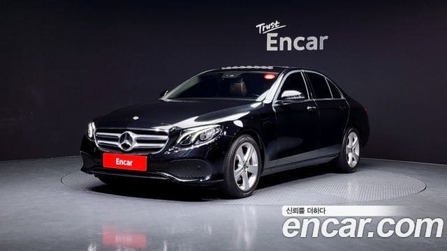 Mercedes-Benz E-Class — фото 1