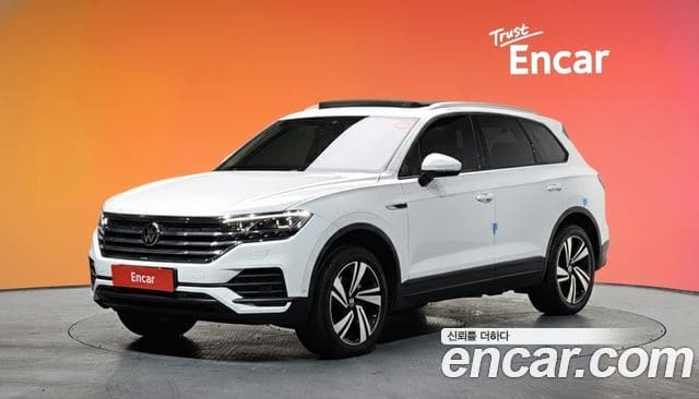 Volkswagen Touareg — фото 1