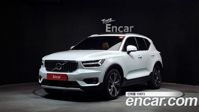 Volvo XC40 — фото 1