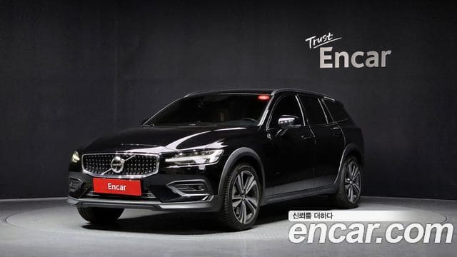 Volvo V60 Cross Country — фото 1
