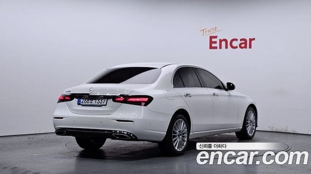 Mercedes-Benz E-Class — фото 1