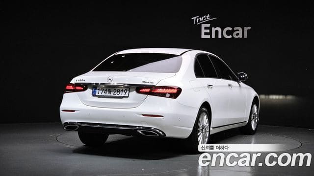 Mercedes-Benz E-Class — фото 1