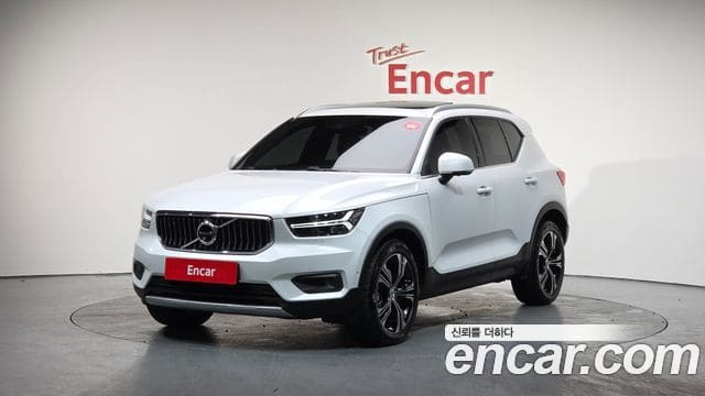 Volvo XC40 — фото 1