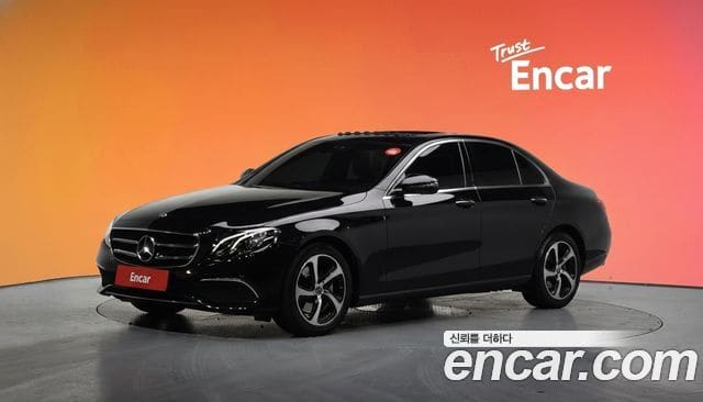 Mercedes-Benz E-Class — фото 1