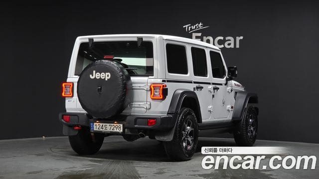 Jeep Wrangler — фото 1