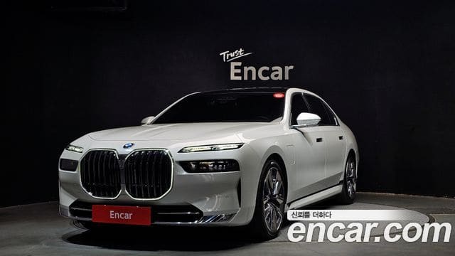 BMW 7 Series — фото 1