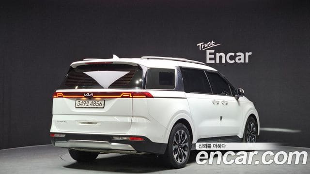 Kia Carnival — фото 1