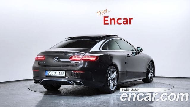 Mercedes-Benz E-Class — фото 1
