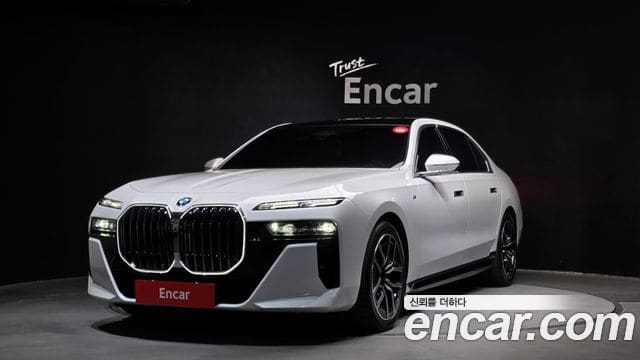 BMW 7 Series — фото 1