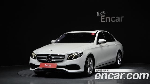 Mercedes-Benz E-Class — фото 1