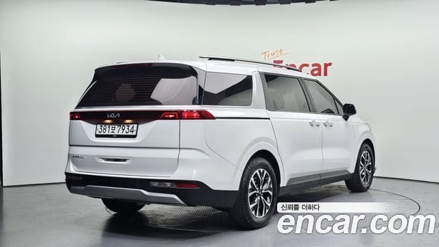 Kia Carnival — фото 1