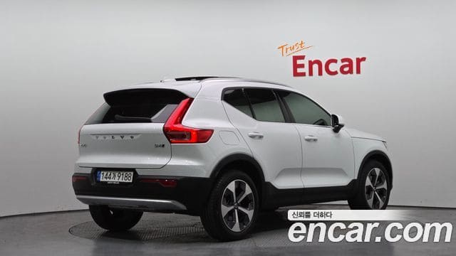 Volvo XC40 — фото 1