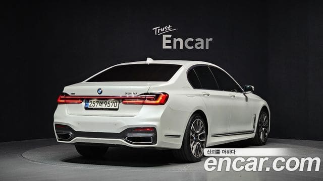 BMW 7 Series — фото 1