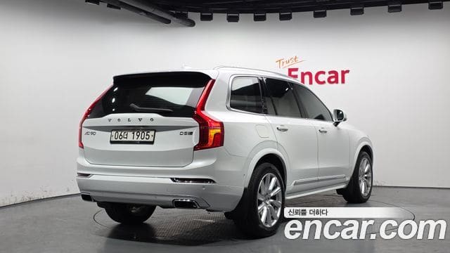 Volvo XC90 — фото 1