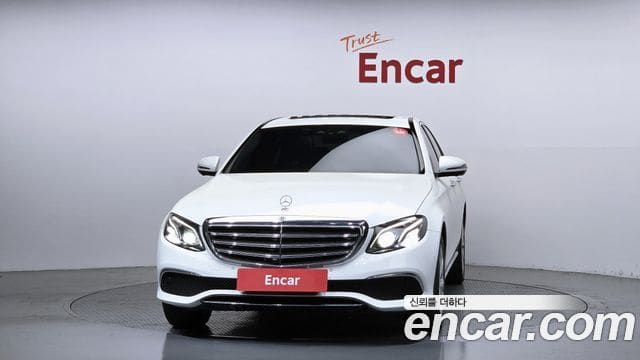 Mercedes-Benz E-Class — фото 1