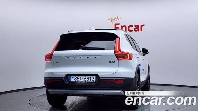 Volvo XC40 — фото 1