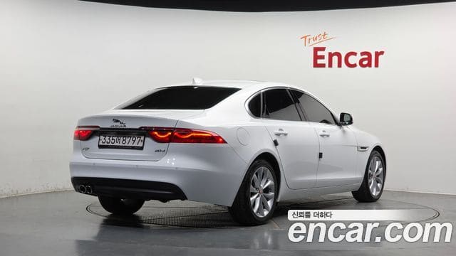 Jaguar XF — фото 1