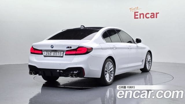 BMW 5 Series — фото 1