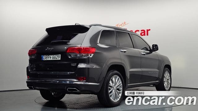 Jeep Grand Cherokee — фото 1
