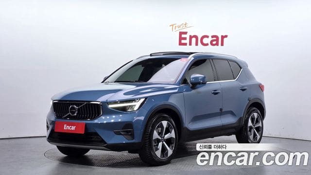 Volvo XC40 — фото 1
