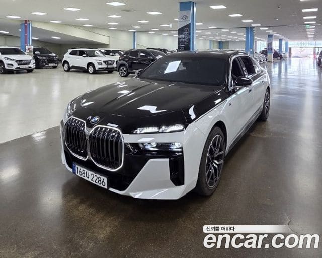 BMW 7 Series — фото 1