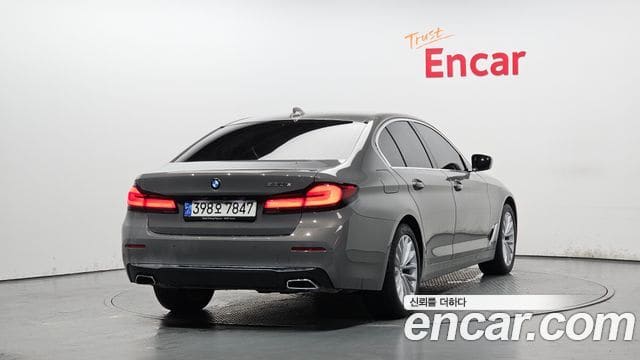 BMW 5 Series — фото 1