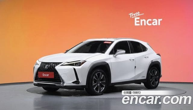 Lexus UX250h — фото 1