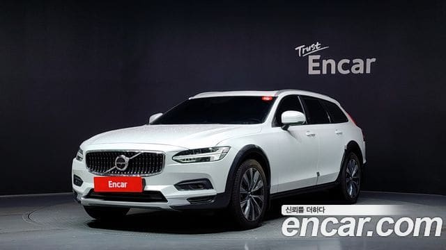 Volvo V90 Cross Country — фото 1