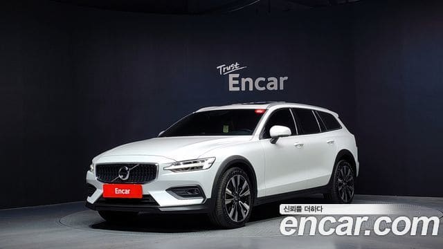 Volvo V60 Cross Country — фото 1
