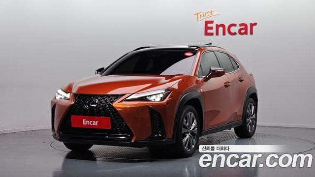 Lexus UX250h — фото 1