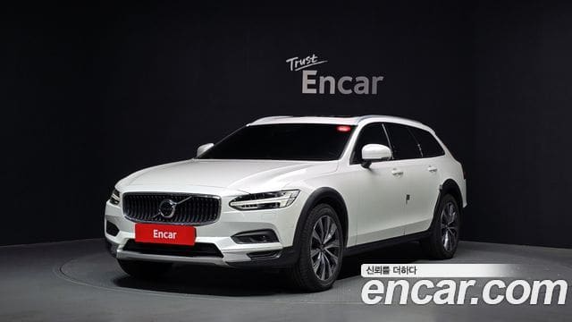 Volvo V90 Cross Country — фото 1
