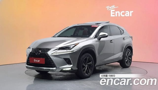 Lexus NX300h — фото 1