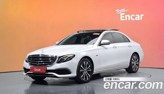 Mercedes-Benz E-Class — фото 1