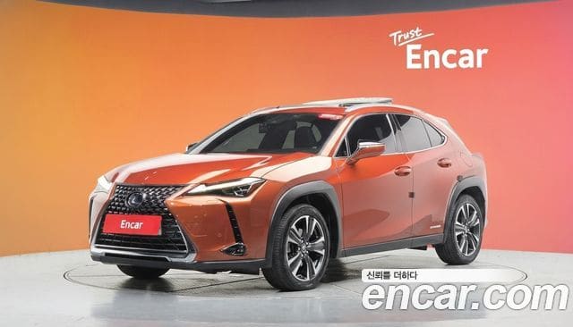 Lexus UX250h — фото 1