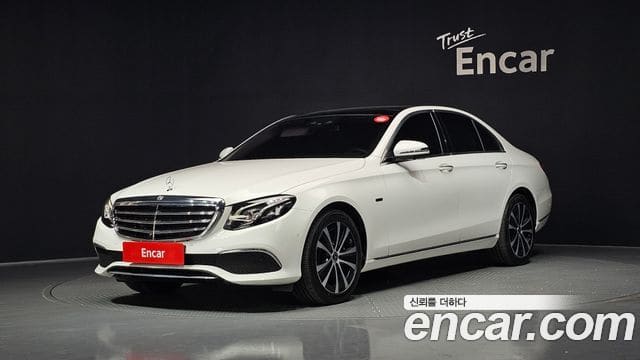 Mercedes-Benz E-Class — фото 1