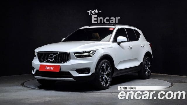 Volvo XC40 — фото 1
