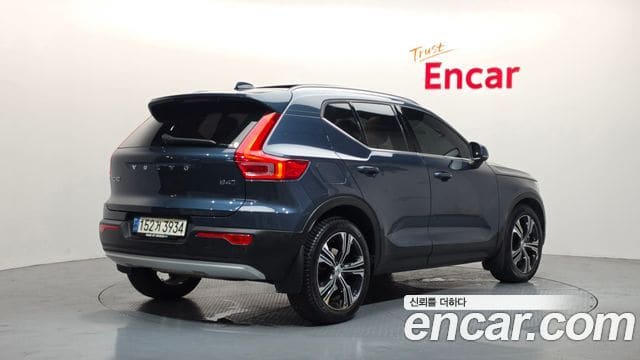 Volvo XC40 — фото 1