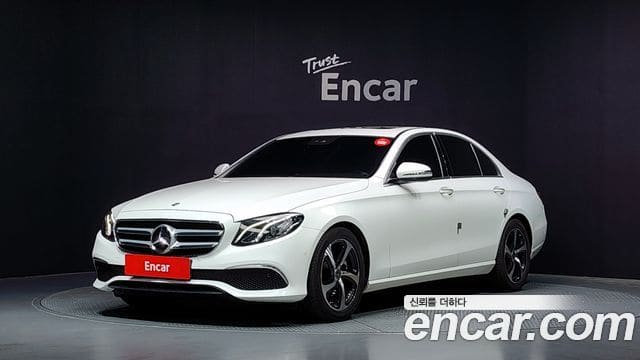 Mercedes-Benz E-Class — фото 1