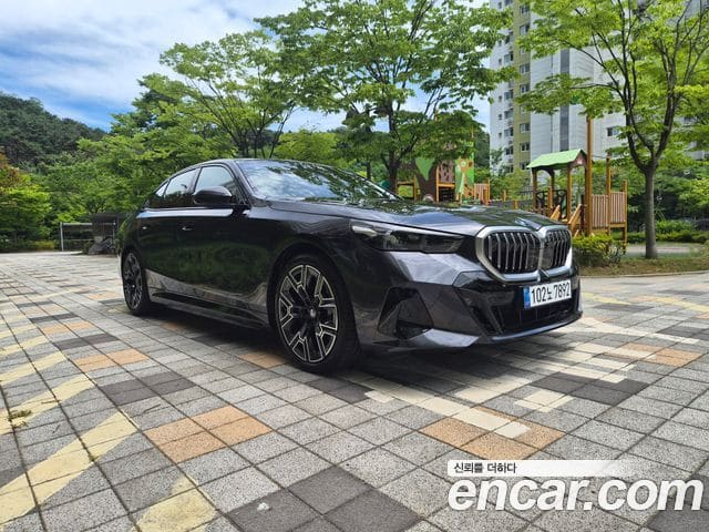 BMW 5 Series — фото 1