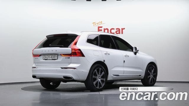 Volvo XC60 — фото 1