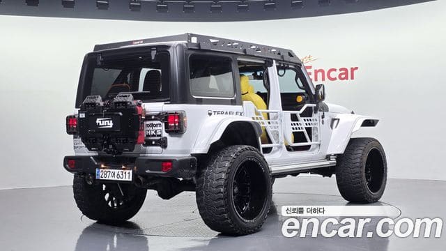 Jeep Wrangler — фото 1