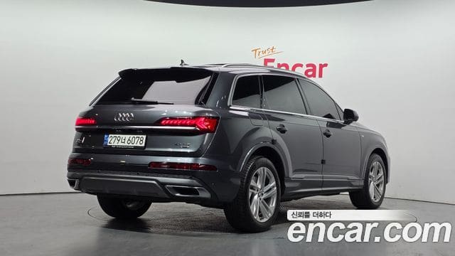 Audi Q7 — фото 1