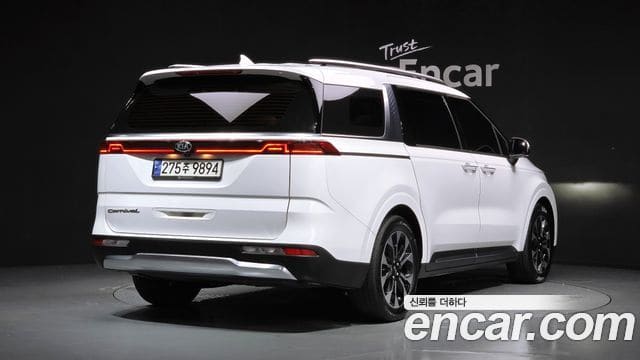 Kia Carnival — фото 1