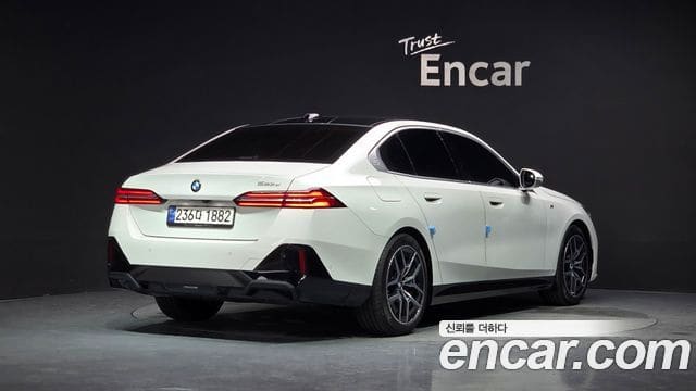 BMW 5 Series — фото 1