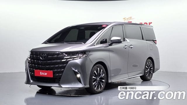 Toyota Alphard — фото 1