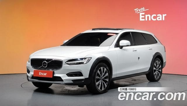 Volvo V90 Cross Country — фото 1