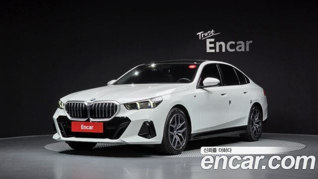 BMW 5 Series — фото 1