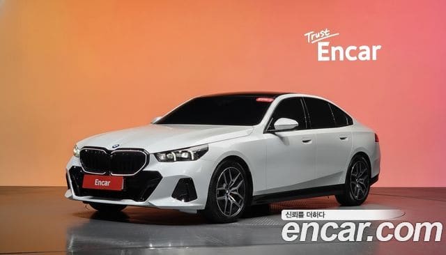 BMW 5 Series — фото 1
